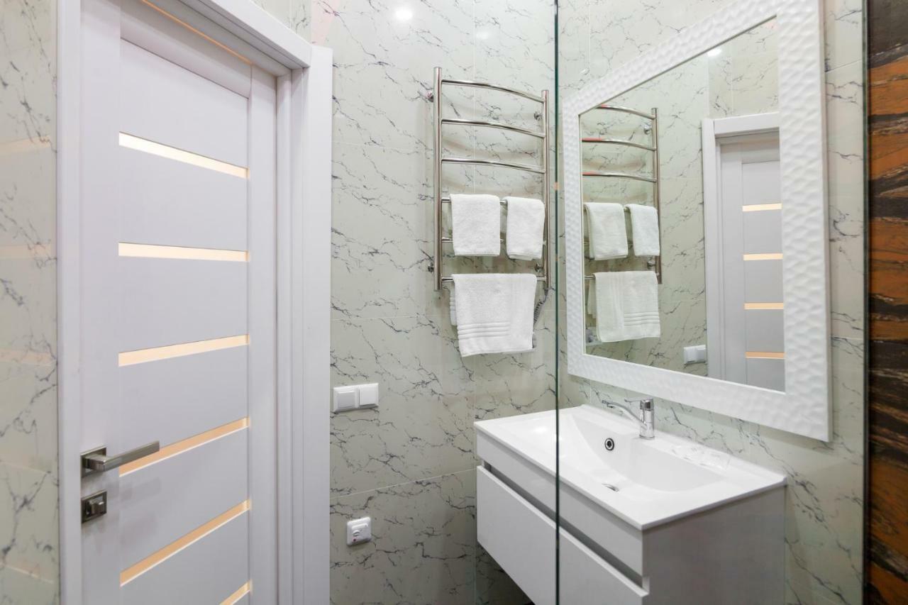 Leogrand One-Bedroom Apartments On Tugan-Baranovskogo 24 Lviv Exteriör bild